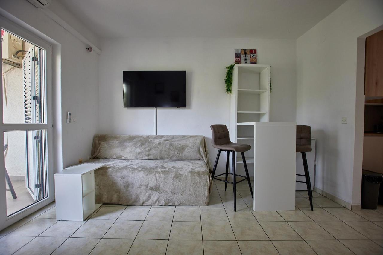 Apartment L&l