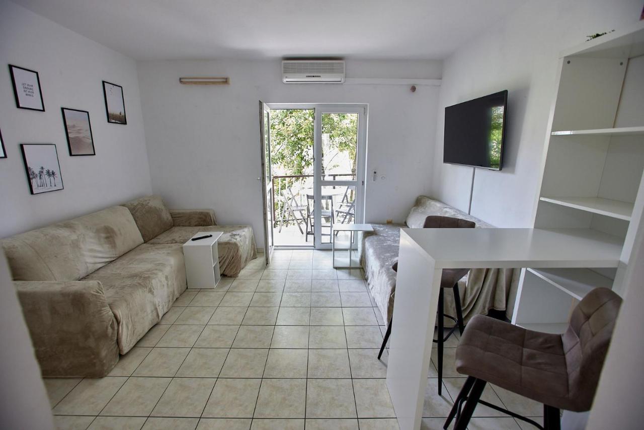 Apartment L&l